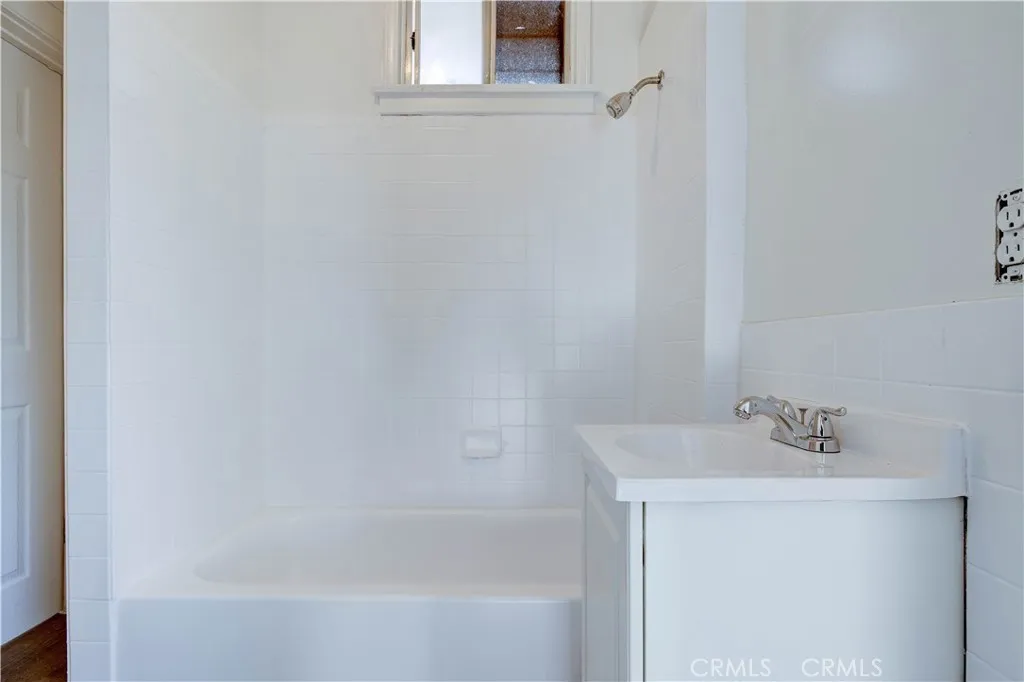 458 W Vernon, Los Angeles, California 90037 home-pic-7