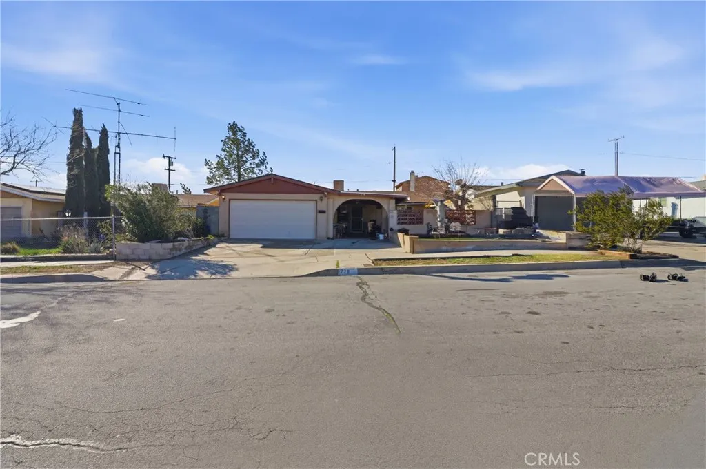 1728 De Anza St, Barstow, California 92311 home-pic-3