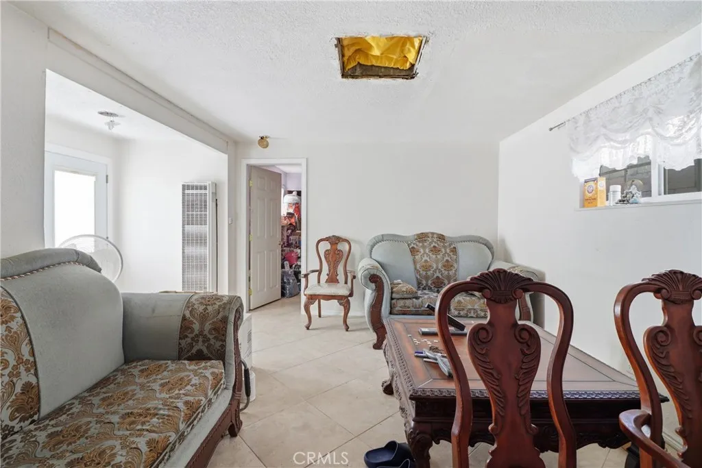 1728 De Anza St, Barstow, California 92311 home-pic-6