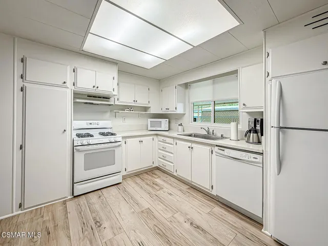 cKitchen and Dining8