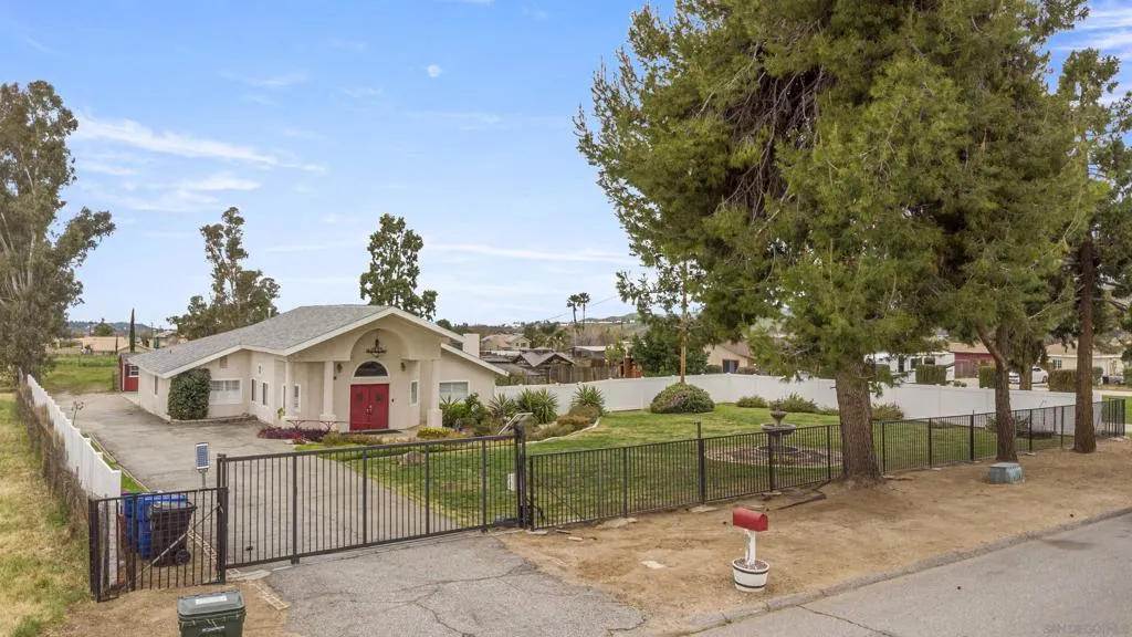 12730 8th St, Yucaipa, California 92399 home-pic-37