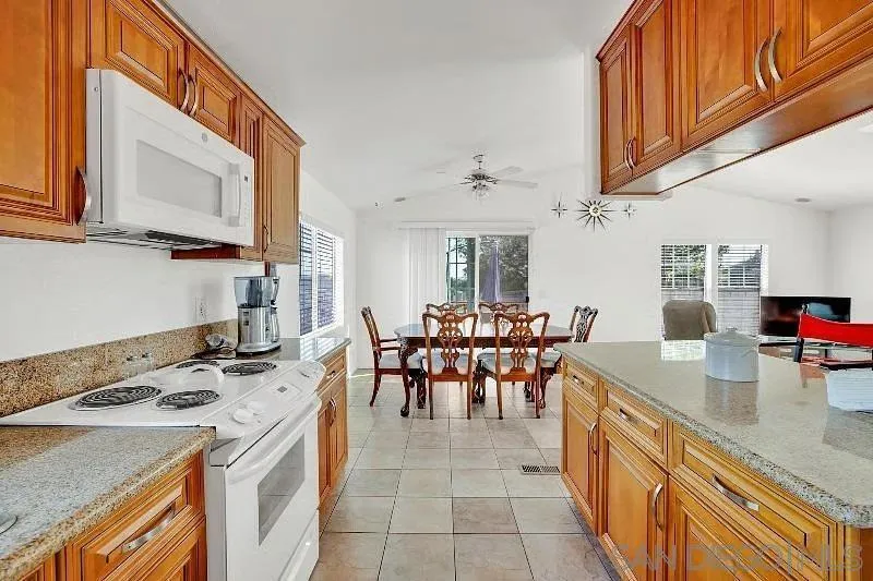 2239 2241 Meadow Lark Drive, San Diego, California 92123 home-pic-9
