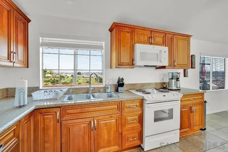 2239 2241 Meadow Lark Drive, San Diego, California 92123 home-pic-8