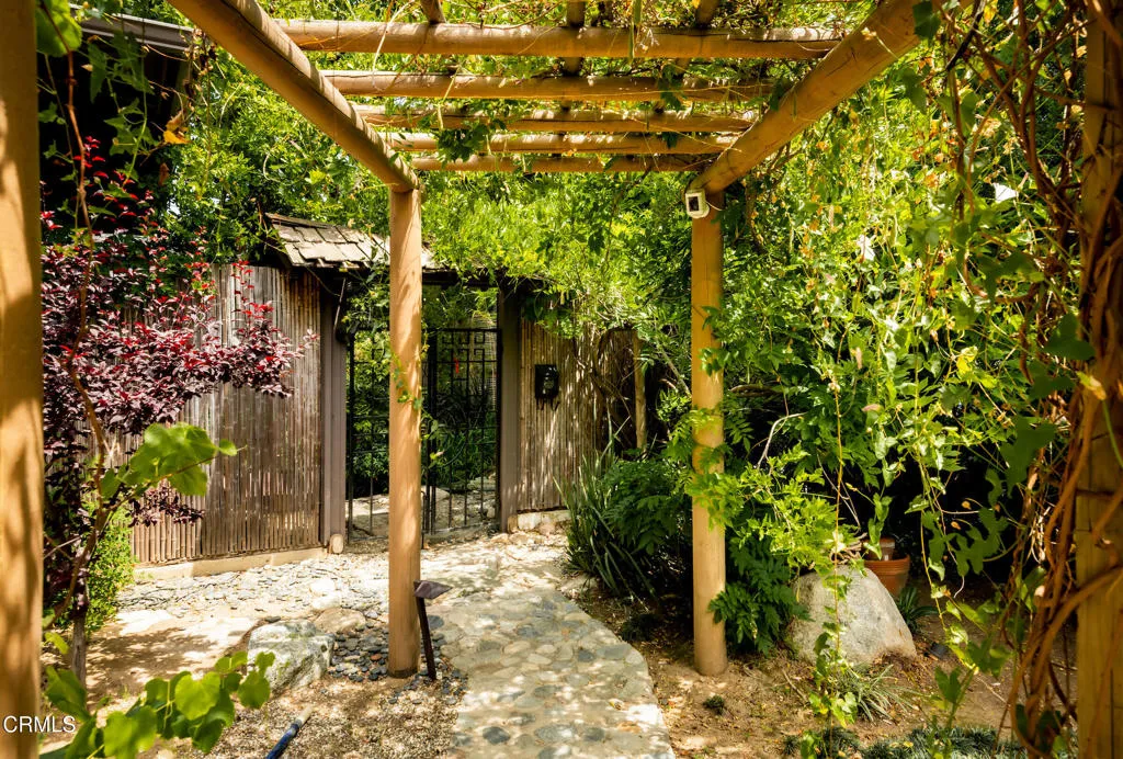 1364 N Harding Avenue, Pasadena, California 91104 home-pic-4
