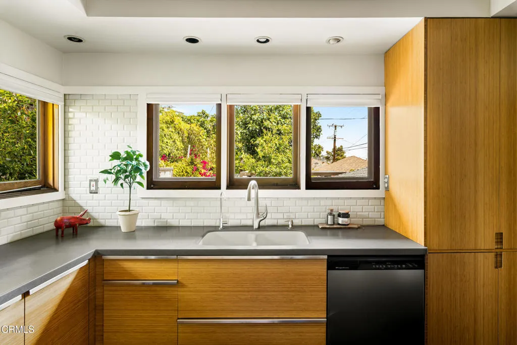 1364 N Harding Avenue, Pasadena, California 91104 home-pic-18