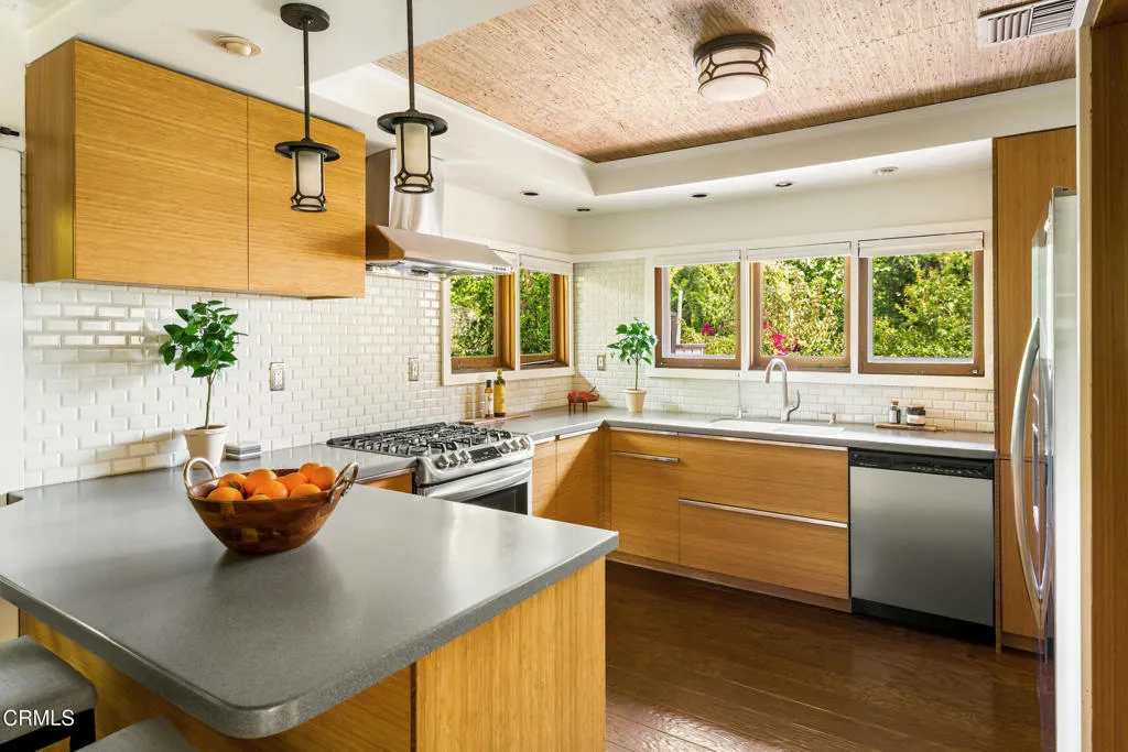 1364 N Harding Avenue, Pasadena, California 91104 home-pic-16