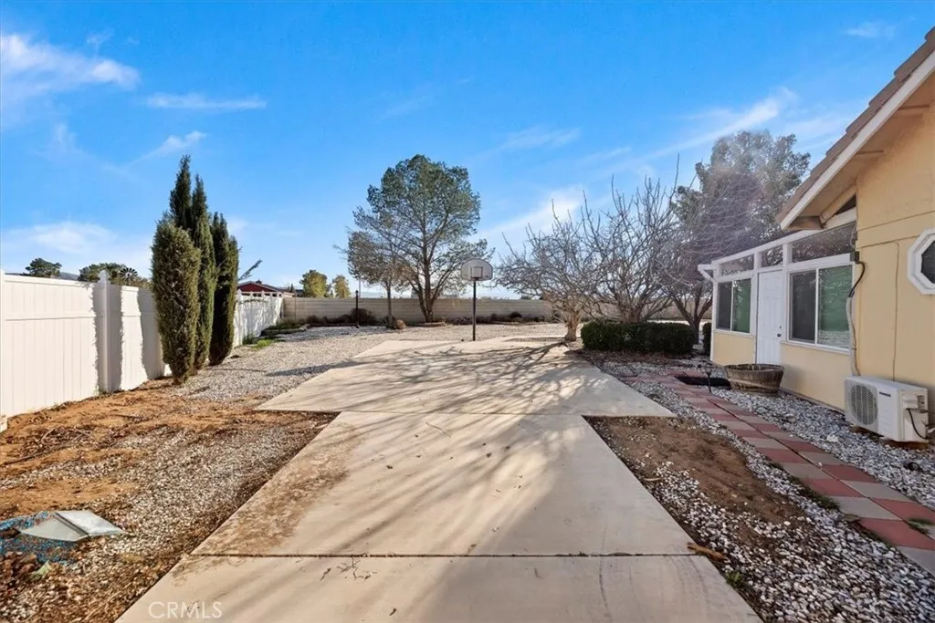 19185 Cochise, Apple Valley, California 92308 home-pic-56