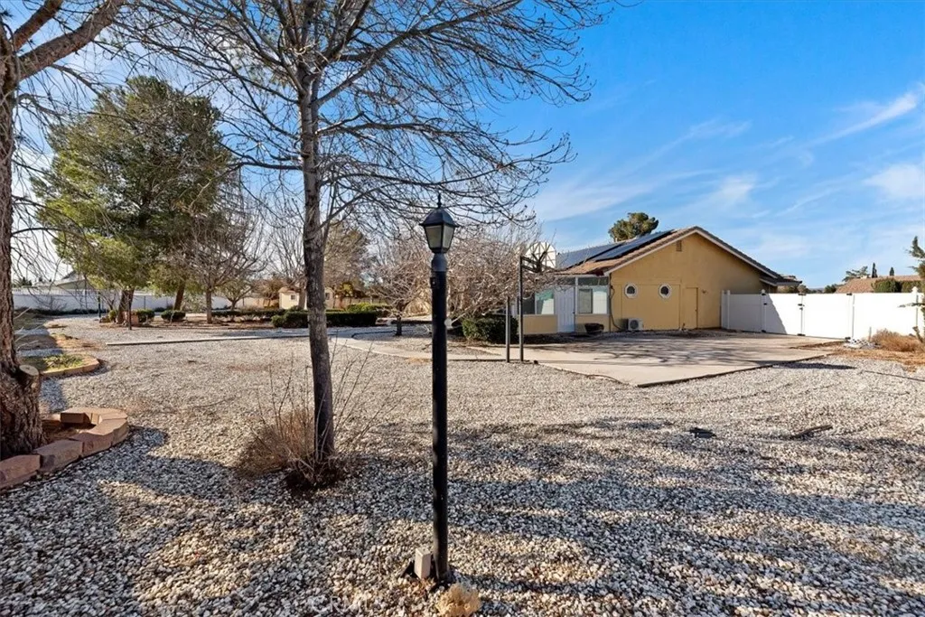 19185 Cochise, Apple Valley, California 92308 home-pic-53