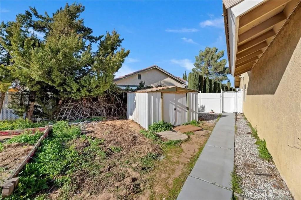 19185 Cochise, Apple Valley, California 92308 home-pic-46