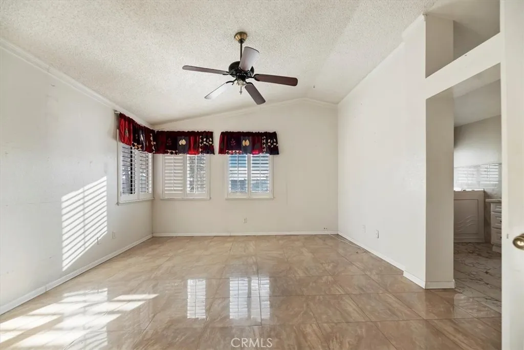 19185 Cochise, Apple Valley, California 92308 home-pic-34