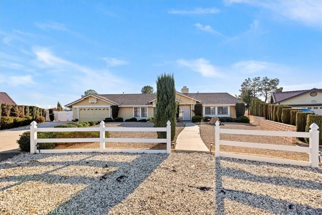 19185 Cochise, Apple Valley, California 92308 home-pic-1