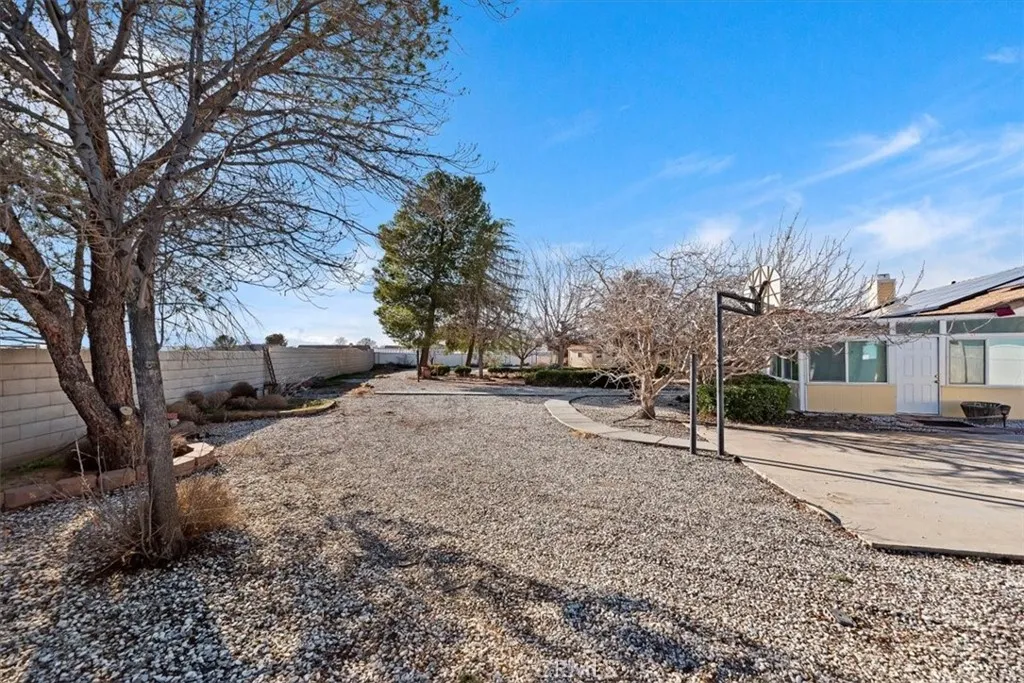 19185 Cochise, Apple Valley, California 92308 home-pic-54