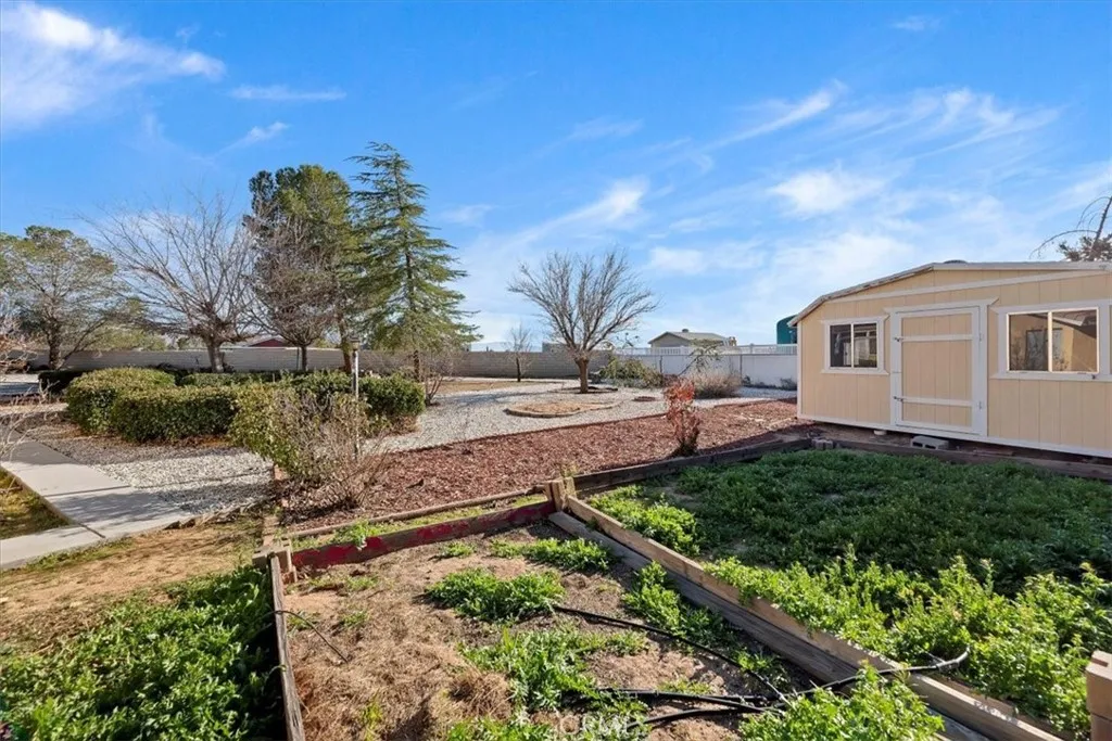 19185 Cochise, Apple Valley, California 92308 home-pic-47