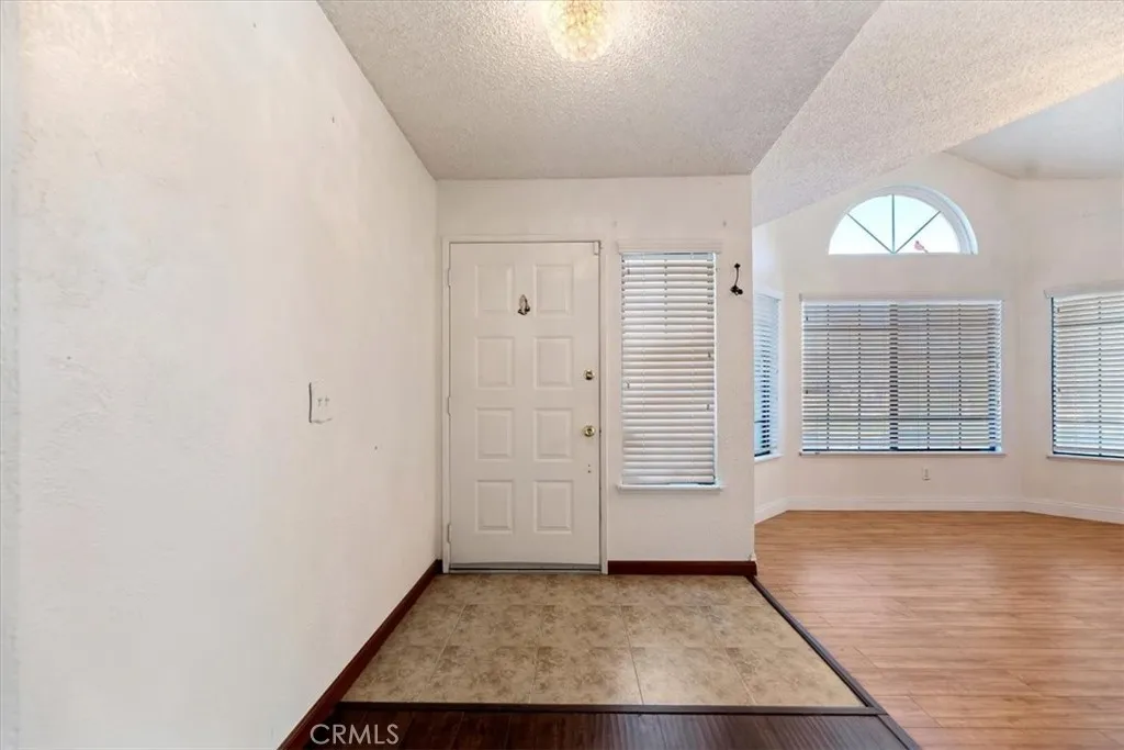 19185 Cochise, Apple Valley, California 92308 home-pic-9