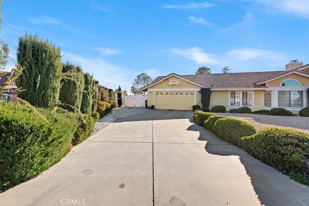 19185 Cochise, Apple Valley, California 92308 home-pic-2