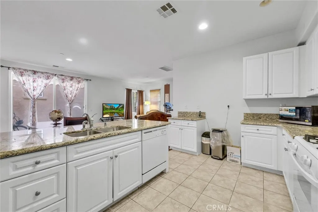 7042 Logsdon, Eastvale, California 92880 home-pic-9