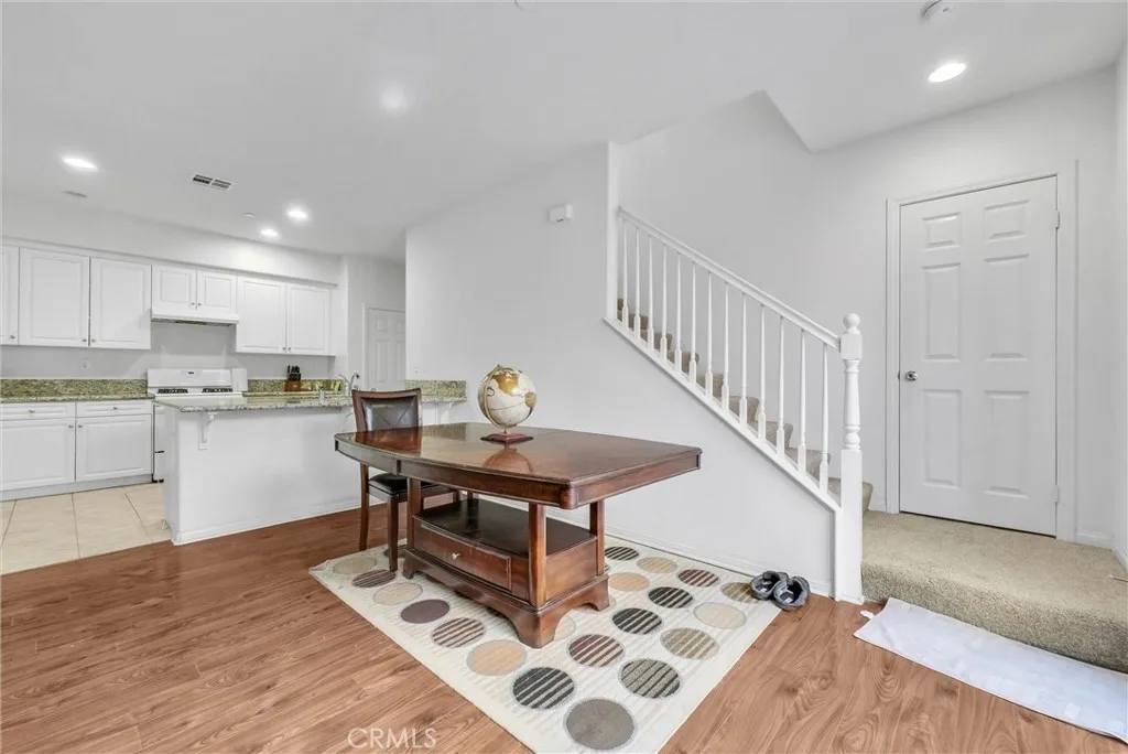 7042 Logsdon, Eastvale, California 92880 home-pic-6