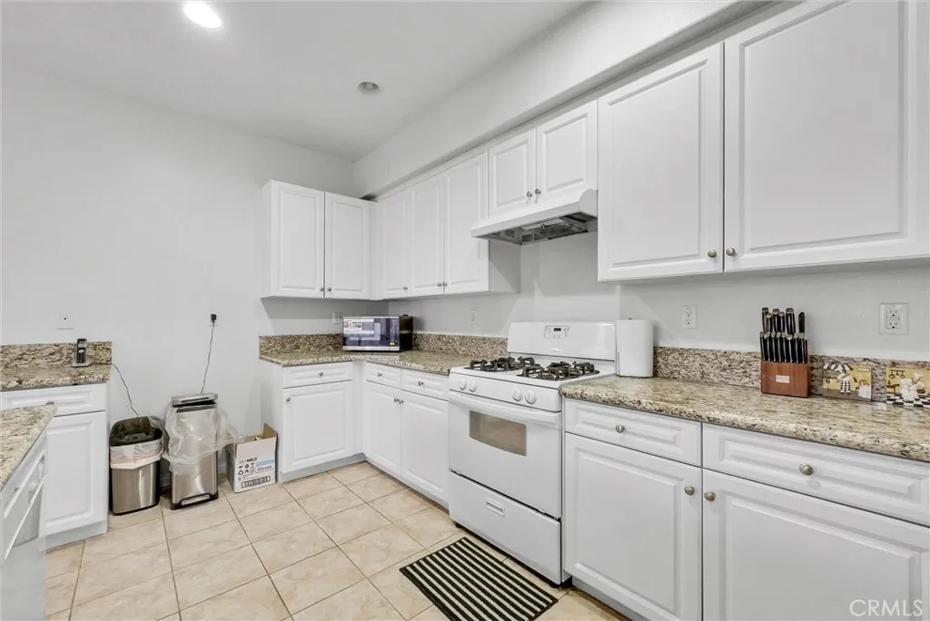 7042 Logsdon, Eastvale, California 92880 home-pic-10