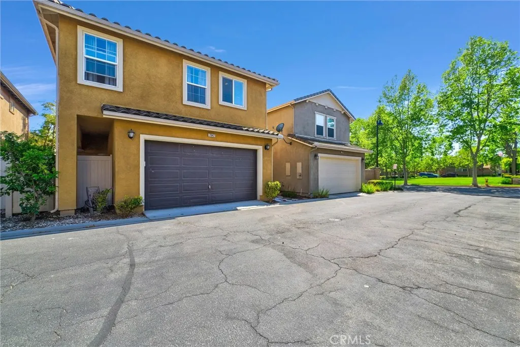 7042 Logsdon, Eastvale, California 92880 home-pic-24
