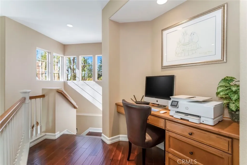 25830 De Quincy Place, Valencia, California 91381 home-pic-23