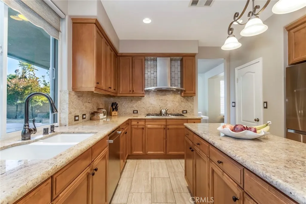 25830 De Quincy Place, Valencia, California 91381 home-pic-16