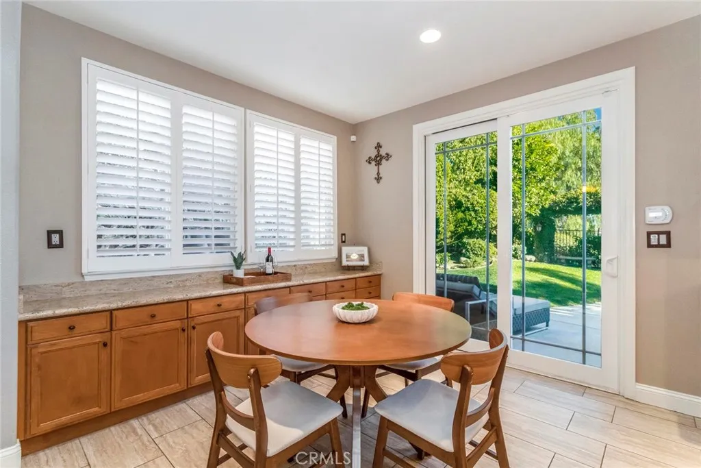 25830 De Quincy Place, Valencia, California 91381 home-pic-18