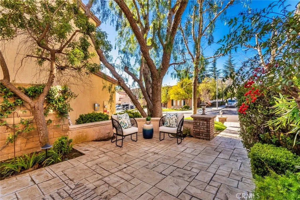 25830 De Quincy Place, Valencia, California 91381 home-pic-8