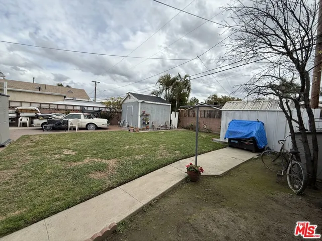 Detached garage