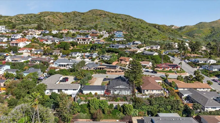 28-web-or-mls-UpmarketMedia-2474Fer-aer-