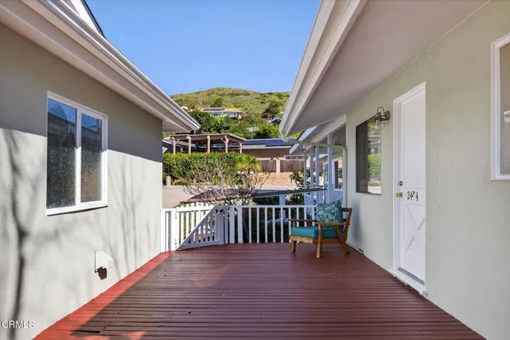 16-web-or-mls-UpmarketMedia-2474Fer-032