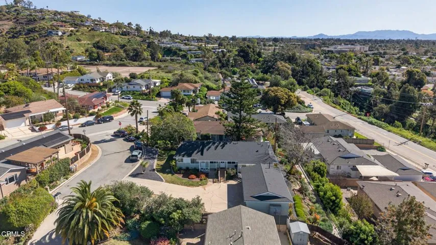 27-web-or-mls-UpmarketMedia-2474Fer-aer-