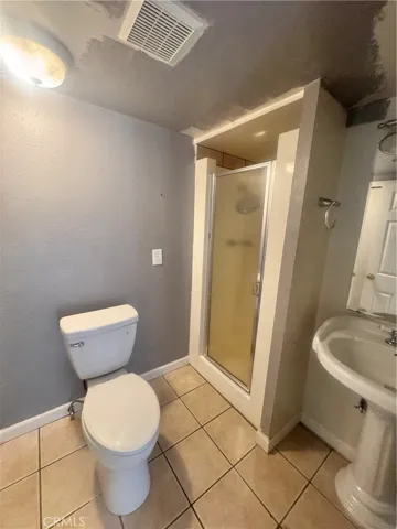 Full Bathroom 3