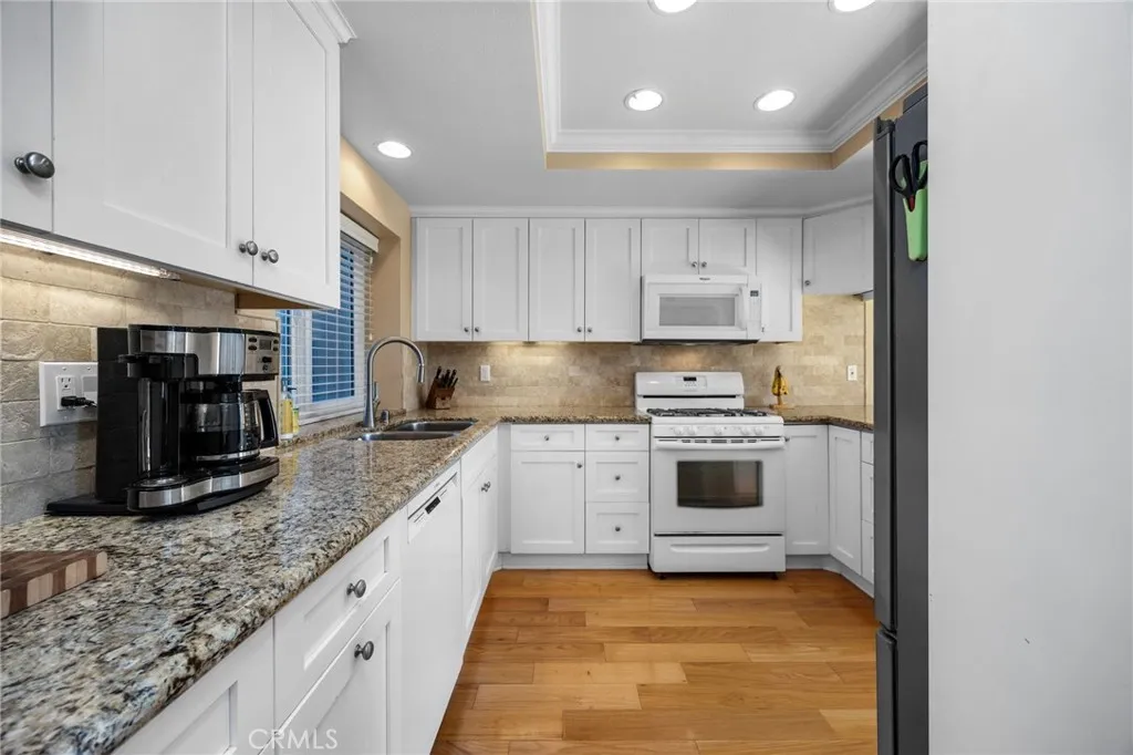 22312 Summit Hill Drive 41, Lake Forest, California 92630 home-pic-6