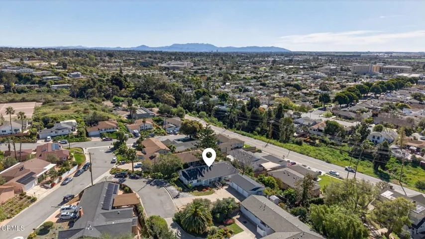 33-web-or-mls-UpmarketMedia-2474Fer-aer-