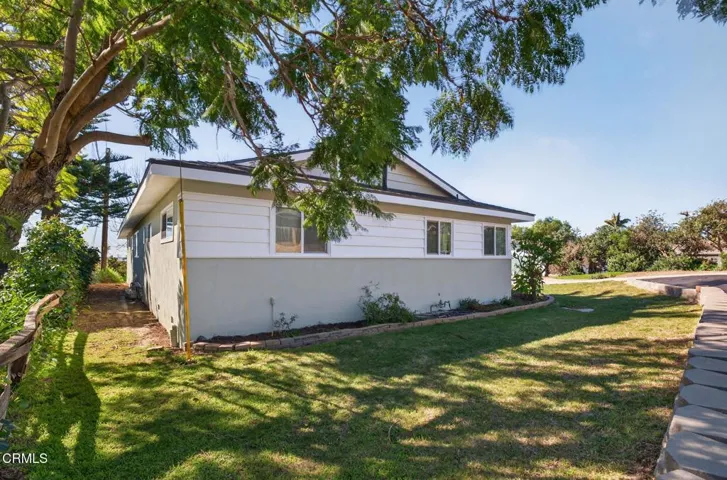 3-web-or-mls-UpmarketMedia-2474Fer-053