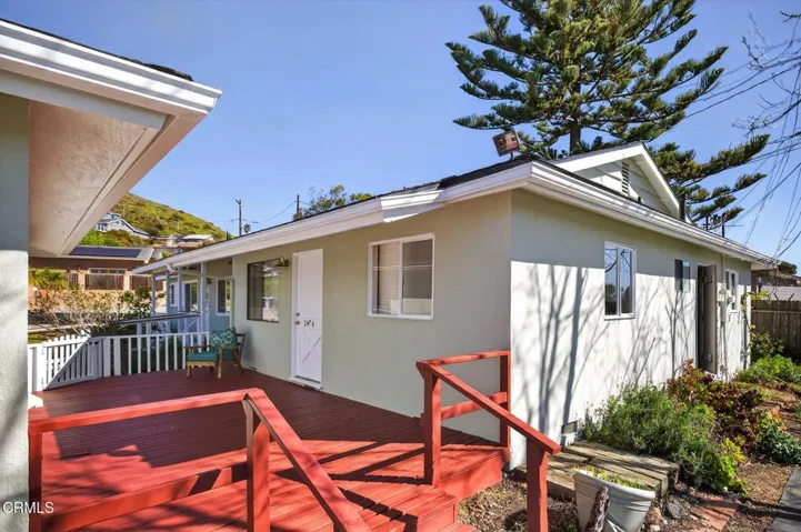 14-web-or-mls-UpmarketMedia-2474Fer-025