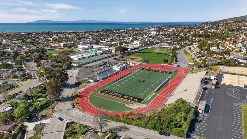 35-web-or-mls-UpmarketMedia-2474Fer-aer-