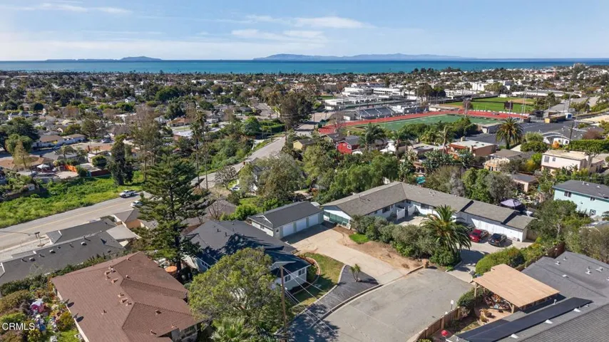 25-web-or-mls-UpmarketMedia-2474Fer-aer-