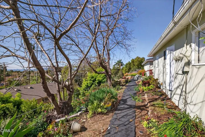 20-web-or-mls-UpmarketMedia-2474Fer-010