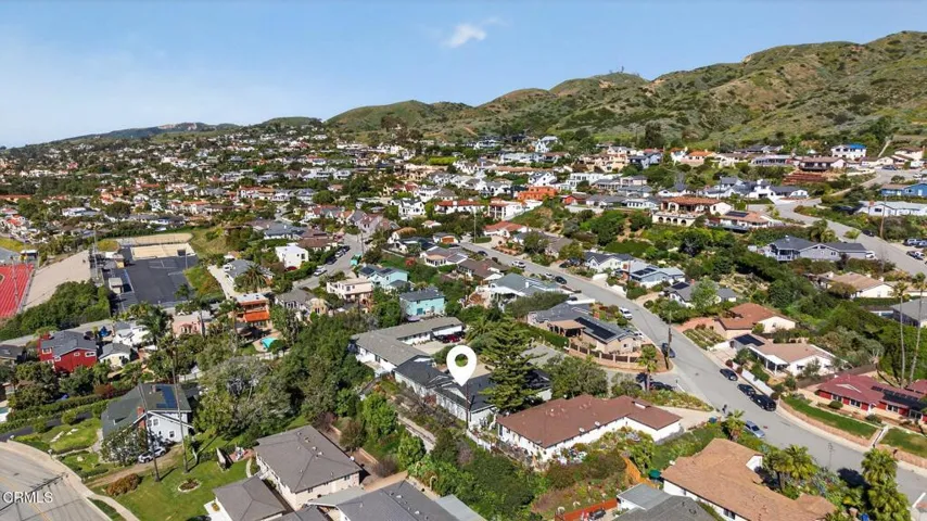 30-web-or-mls-UpmarketMedia-2474Fer-aer-