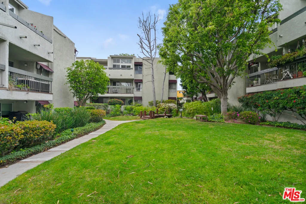 4900 Overland Avenue 205, Culver City, California 90230 home-pic-23