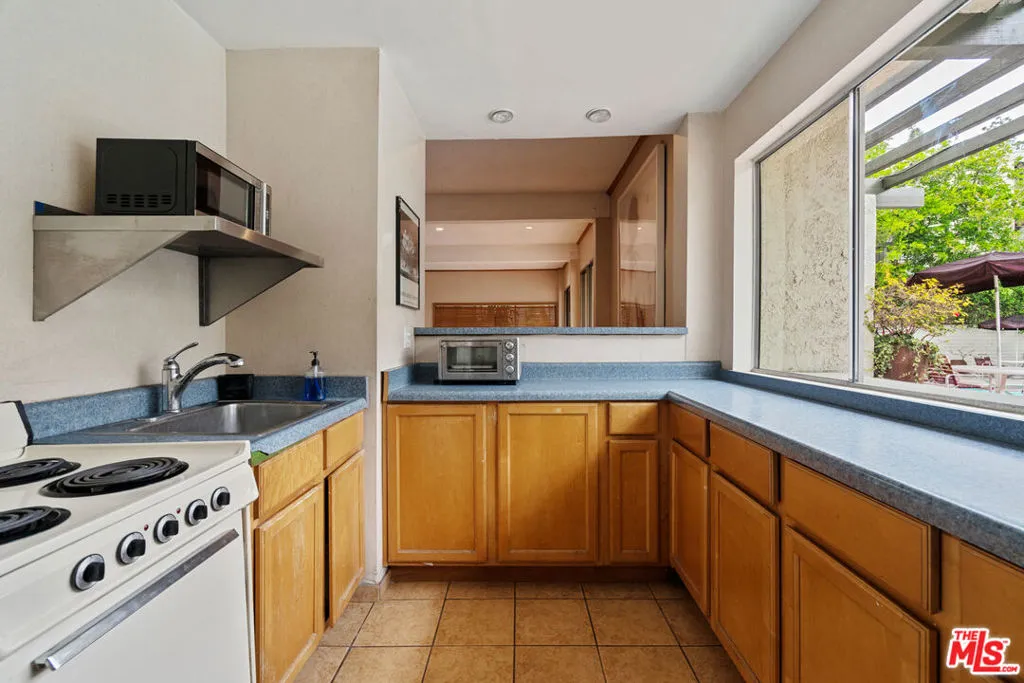 4900 Overland Avenue 205, Culver City, California 90230 home-pic-21