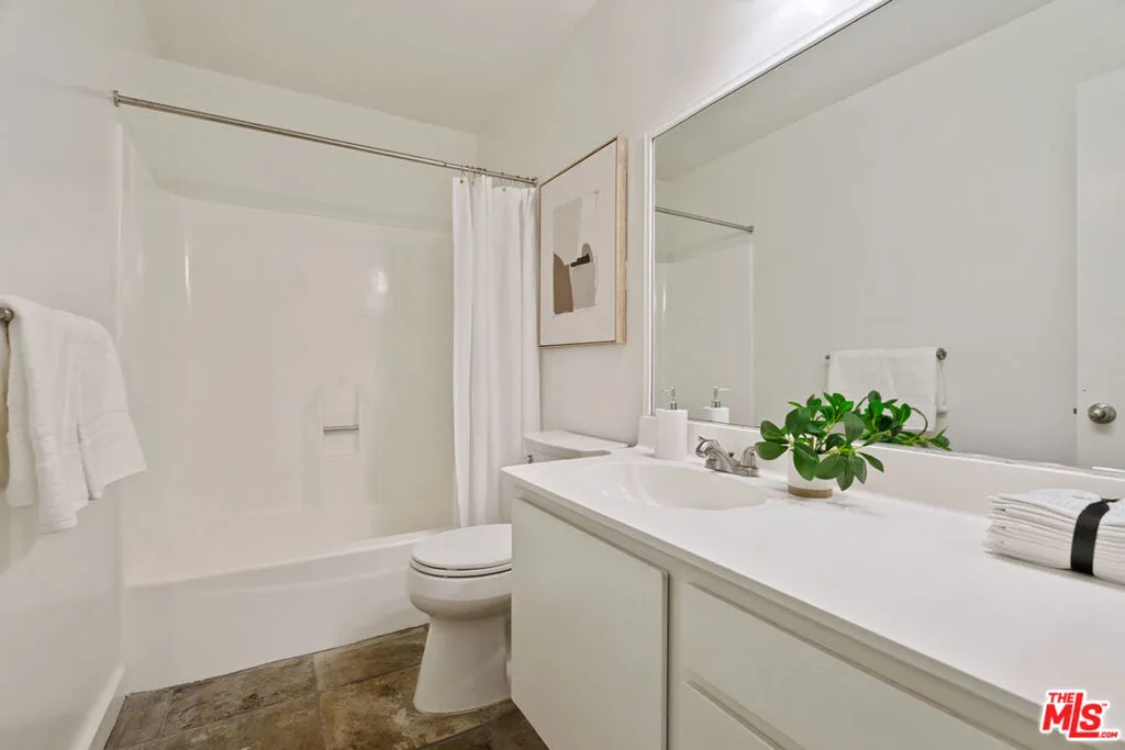 4900 Overland Avenue 205, Culver City, California 90230 home-pic-10