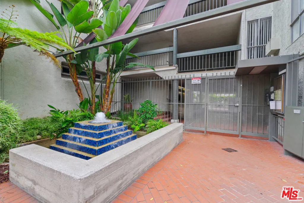4900 Overland Avenue 205, Culver City, California 90230 home-pic-24
