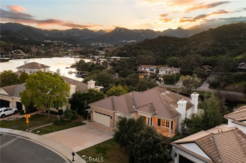 238 Lake Sherwood Drive, Lake Sherwood, California 91361 home-pic-0