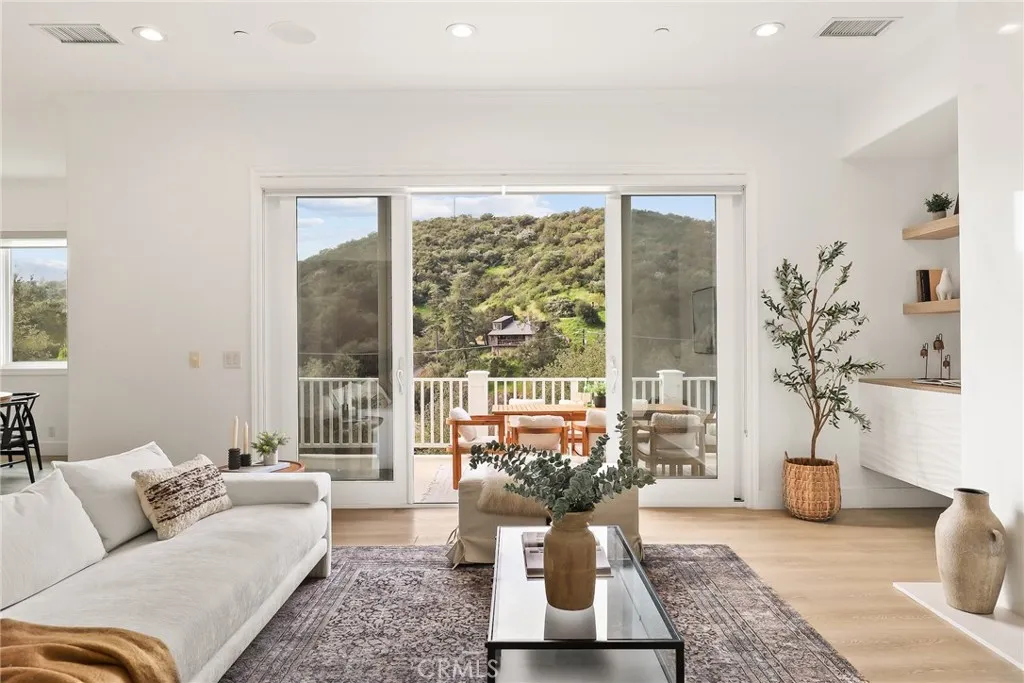 238 Lake Sherwood Drive, Lake Sherwood, California 91361 home-pic-9