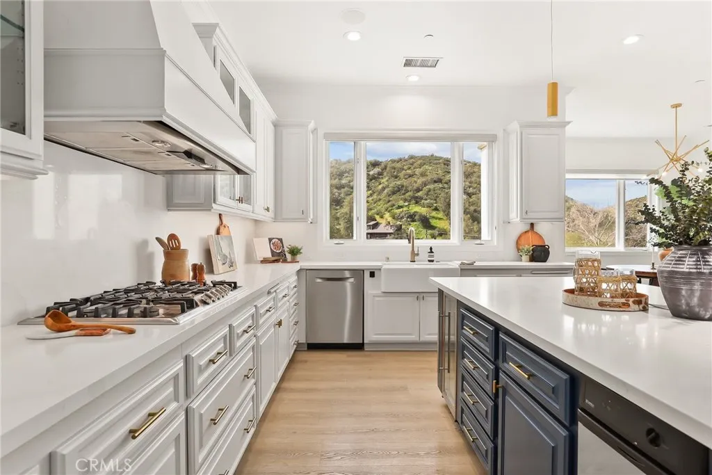 238 Lake Sherwood Drive, Lake Sherwood, California 91361 home-pic-8