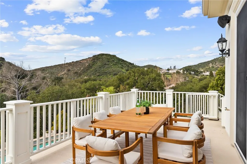 238 Lake Sherwood Drive, Lake Sherwood, California 91361 home-pic-10