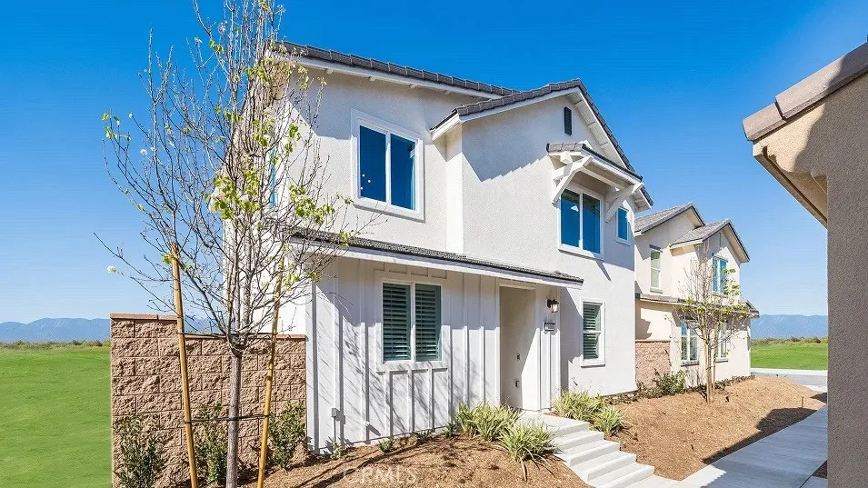 1303 Galaxy Way, Rialto, California 92376 home-pic-19