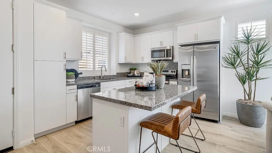 1303 Galaxy Way, Rialto, California 92376 home-pic-1